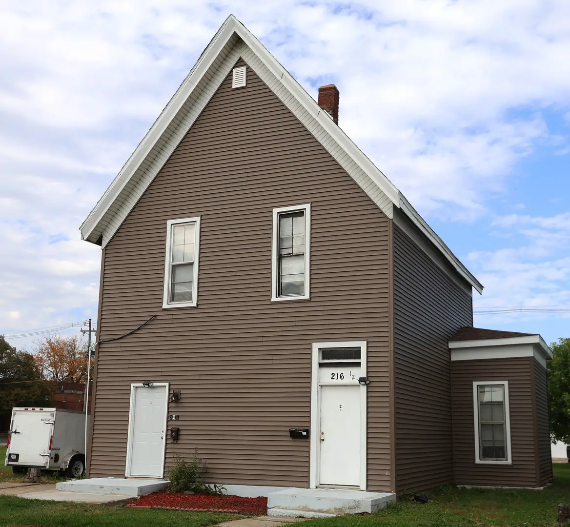 216 8th Avenue S, Clinton, IA 52732 - #1