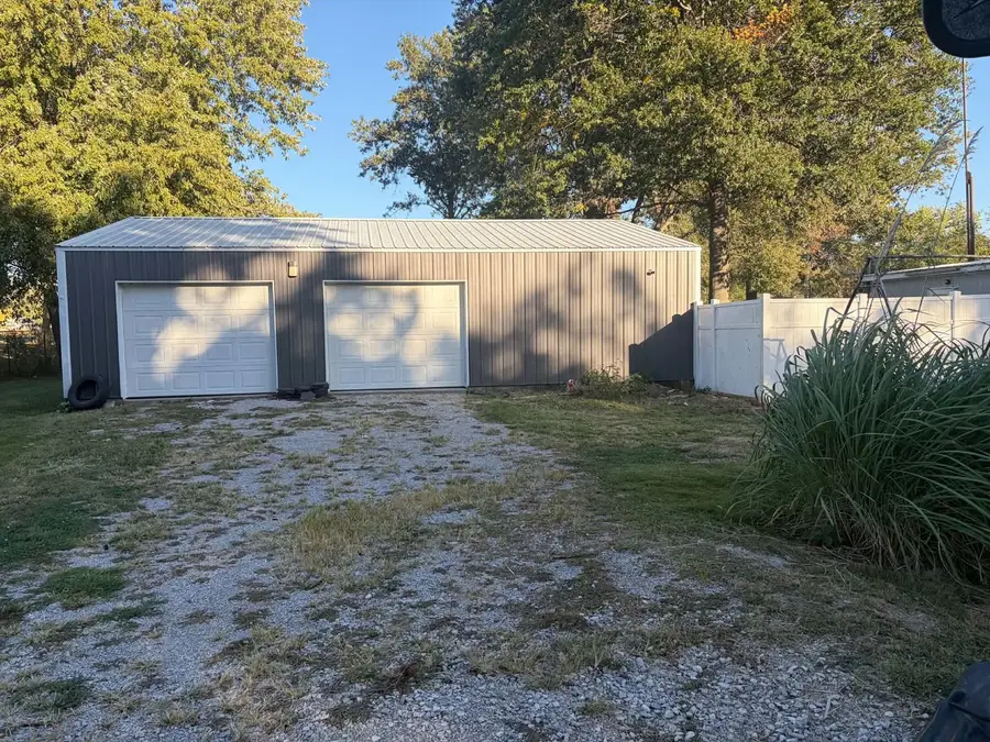 1304 Madison Avenue, Sandoval, IL 62882 - #3