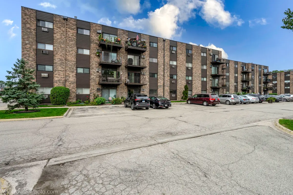8901 N Western Avenue #202, Des Plaines, IL 60016 - #1