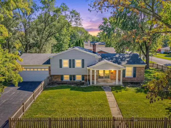 4 Tamarack Avenue, Naperville, IL 60540