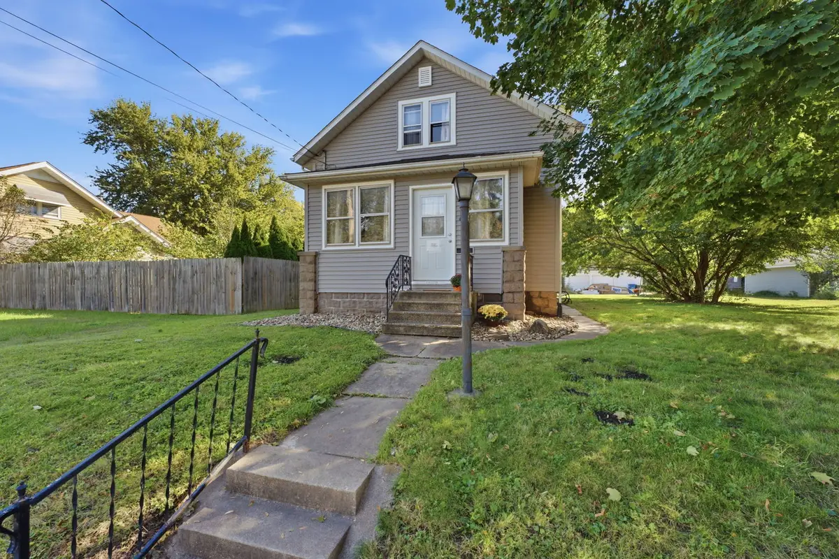 2526 4th Street, Moline, IL 61265 - #1