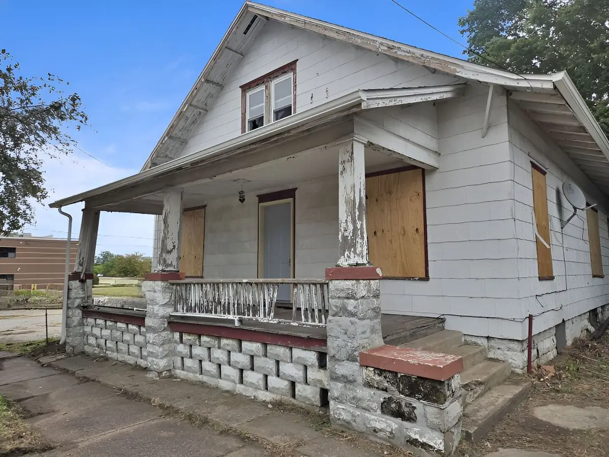 344 10th Street, Moline, IL 61265 - #1