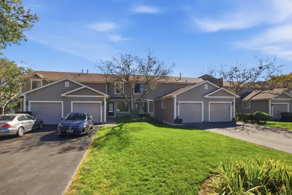 241 E Forest Knoll Drive, Palatine, IL 60074