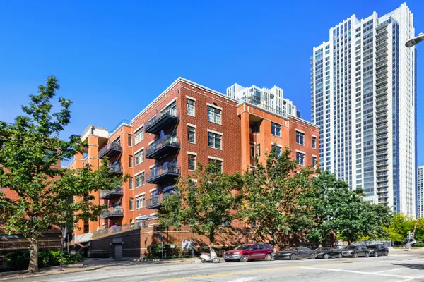 330 N Clinton Street #302, Chicago, IL 60661