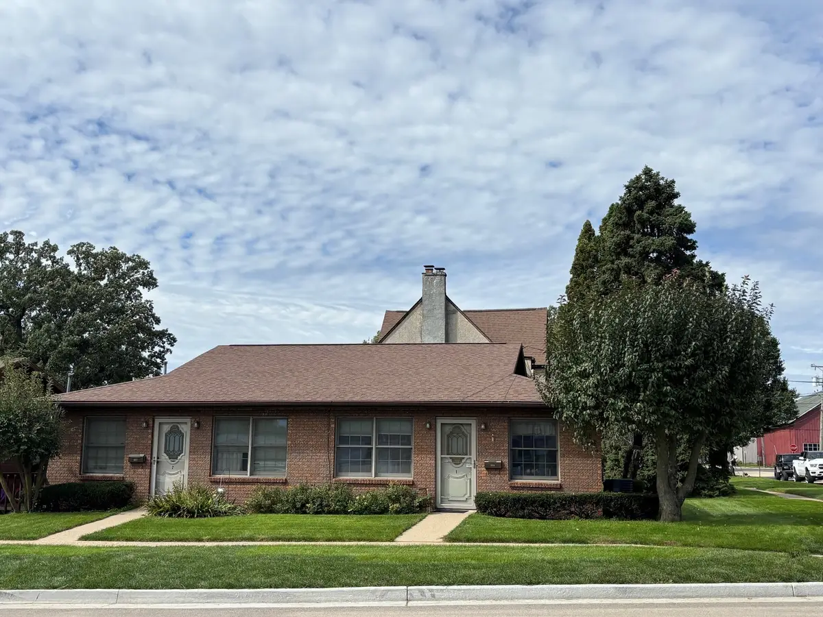 201 S Cherry Street #2, Morrison, IL 61270 - #1