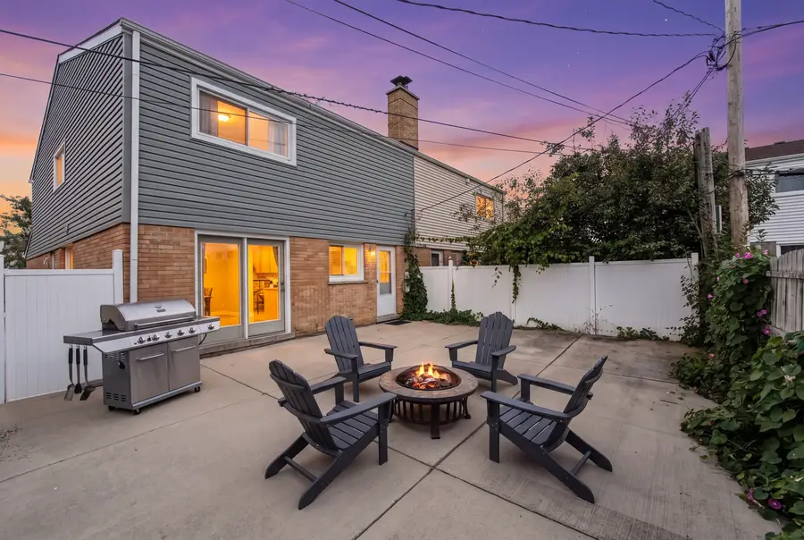 9135 Hollyberry Avenue, Des Plaines, IL 60016 - #3