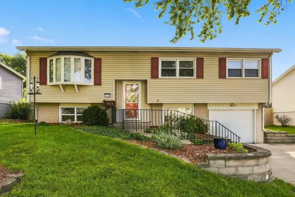 3123 Somerset Drive, Bettendorf, IA 52722