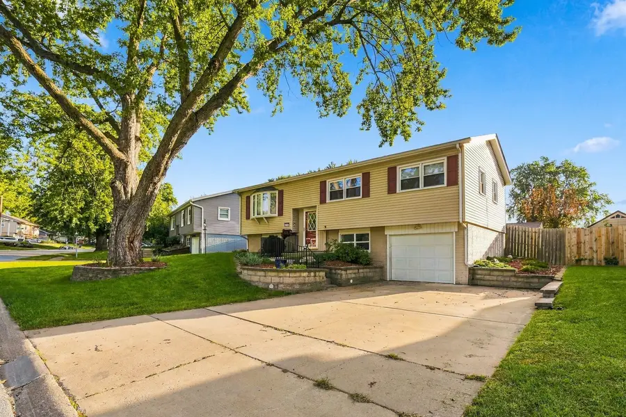 3123 Somerset Drive, Bettendorf, IA 52722 - #2