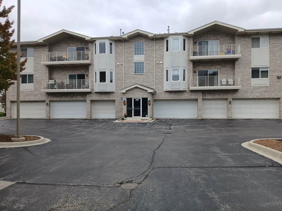 701 5th Avenue N 5th Avenue #102, Addison, IL 60101 - #1