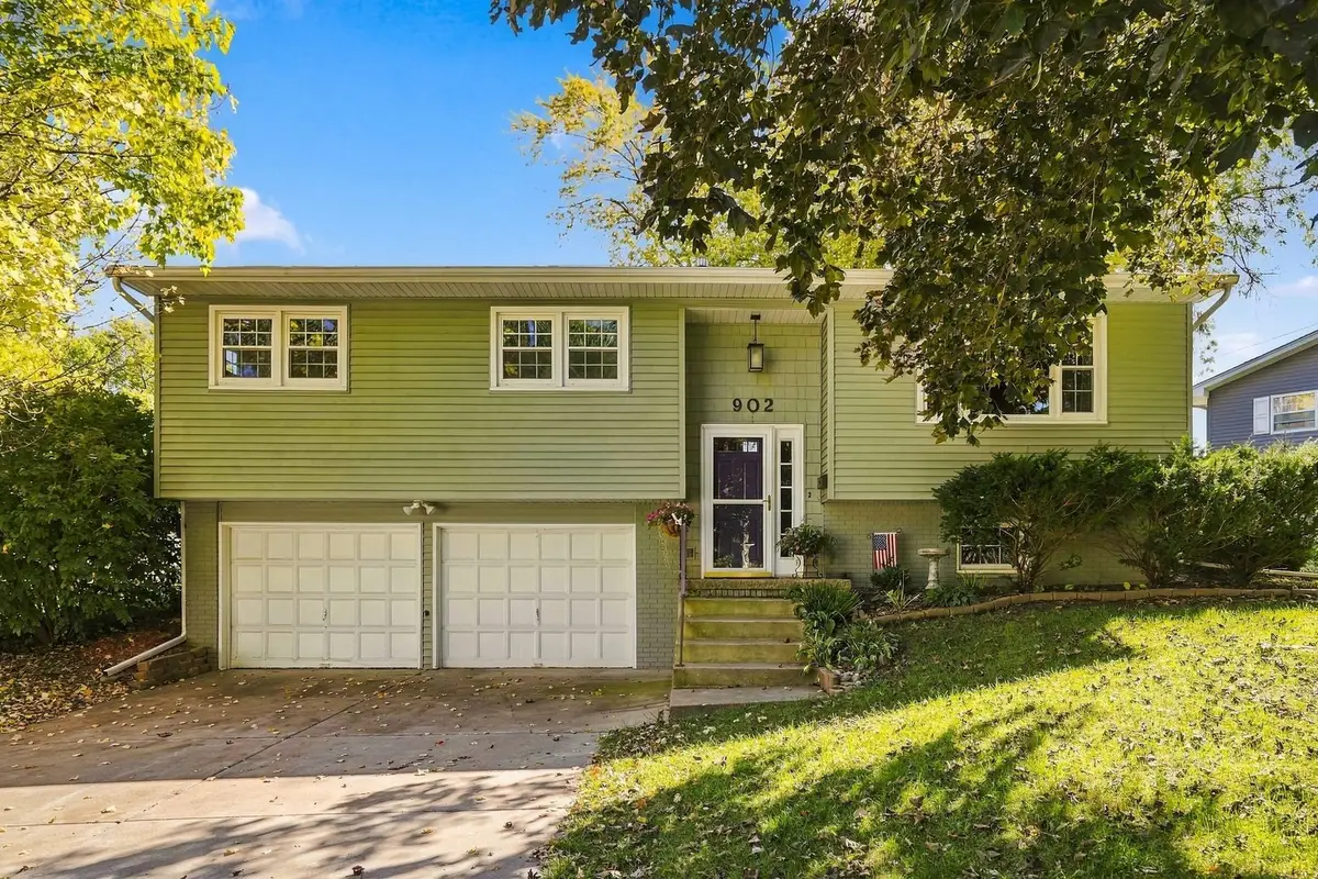 902 25th Avenue, East Moline, IL 61244 - #1