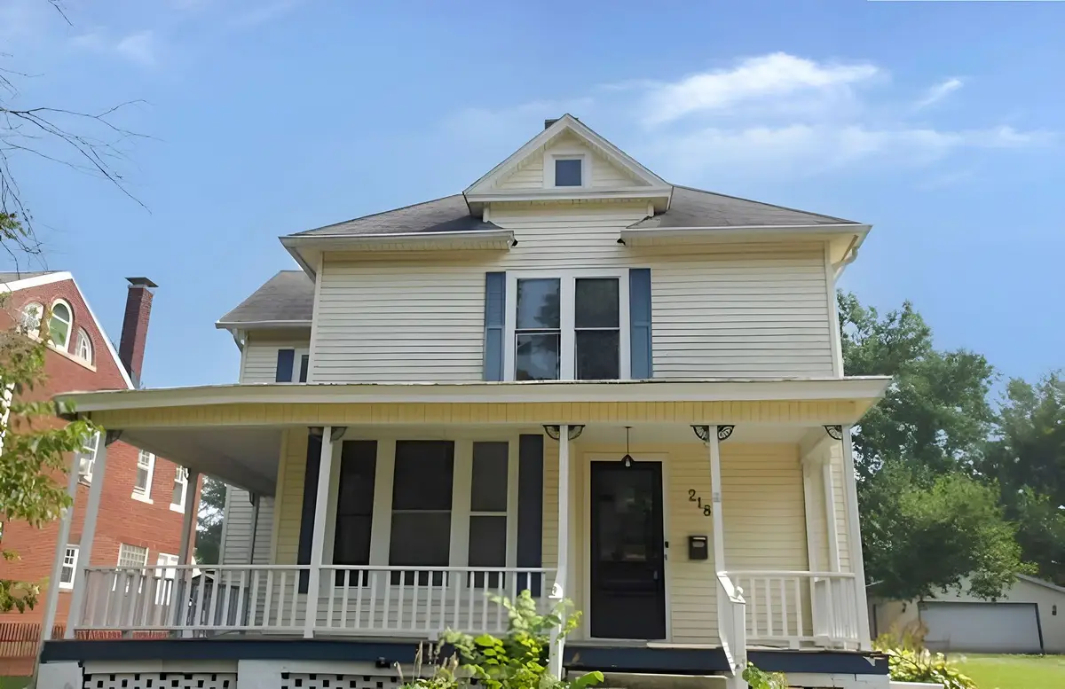 218 E Washington Street, Paris, IL 61944 - #1