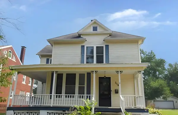 218 E Washington Street, Paris, IL 61944