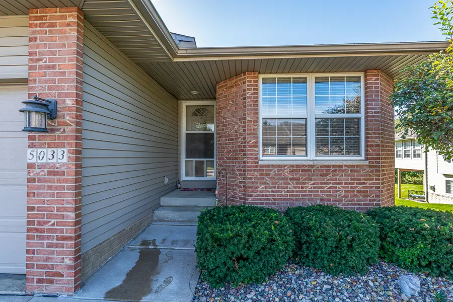 5033 Red Fox Road, Bettendorf, IA 52722 - #2