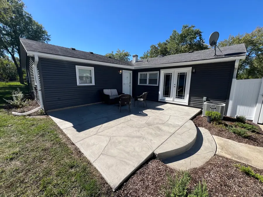 196 Green Court, Streamwood, IL 60107 - #2