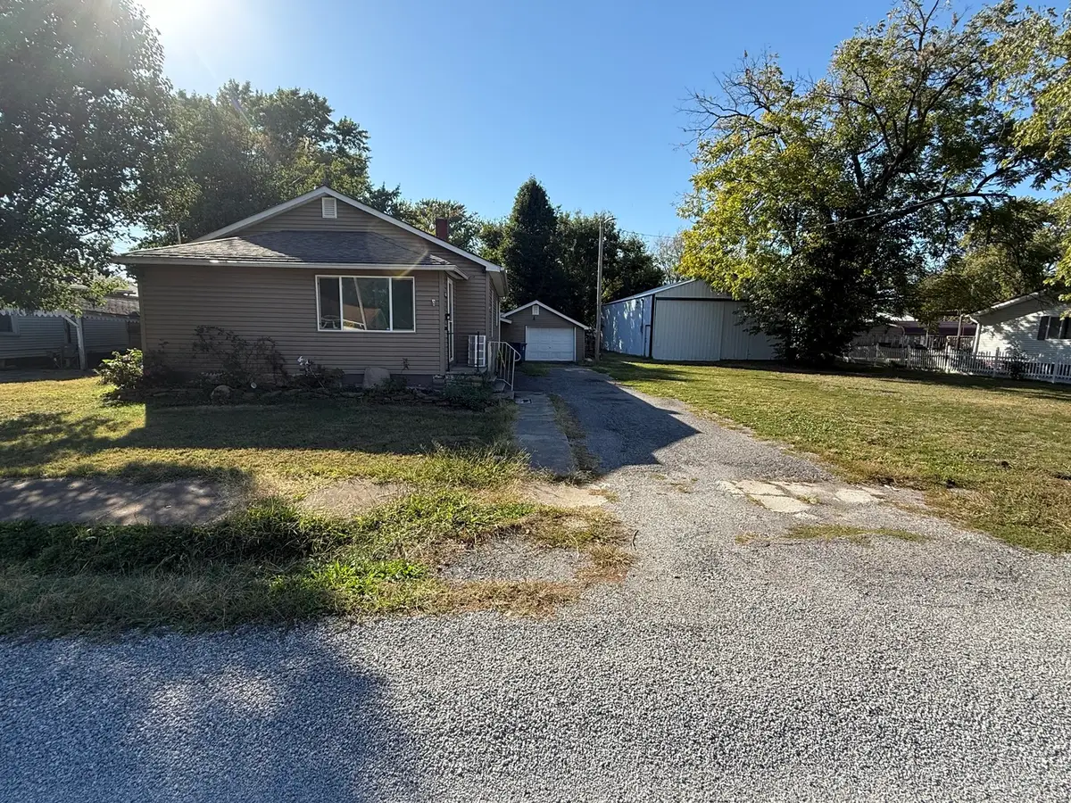 905 Glendale Street, Benton, IL 62812 - #1