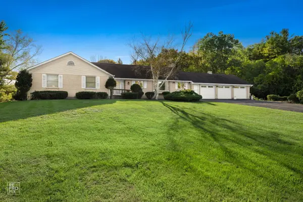 24844 N Cherokee Drive, Lake Barrington, IL 60010