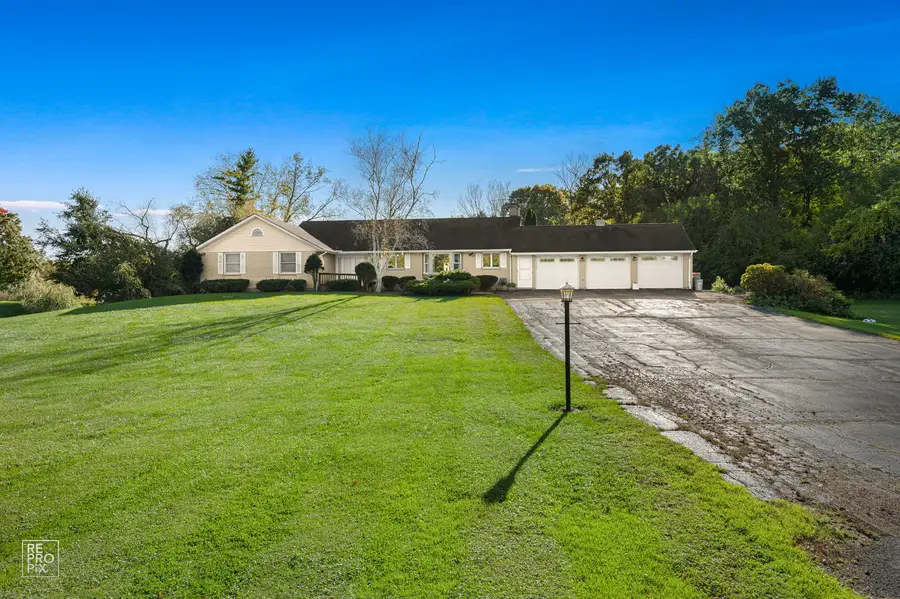 24844 N Cherokee Drive, Lake Barrington, IL 60010 - #2