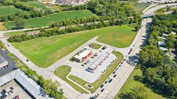 4220 Northwest Highway, Crystal Lake, IL 60014