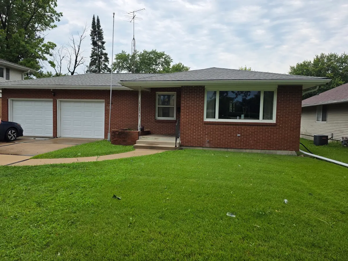 2207 16th Avenue, Sterling, IL 61081 - #1