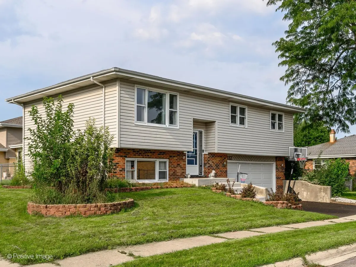 557 Delaware Trail, Carol Stream, IL 60188 - #1