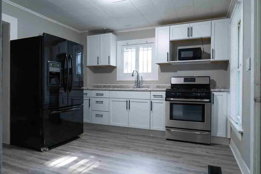 1432 W 6th Street, Davenport, IA 52802 - #2