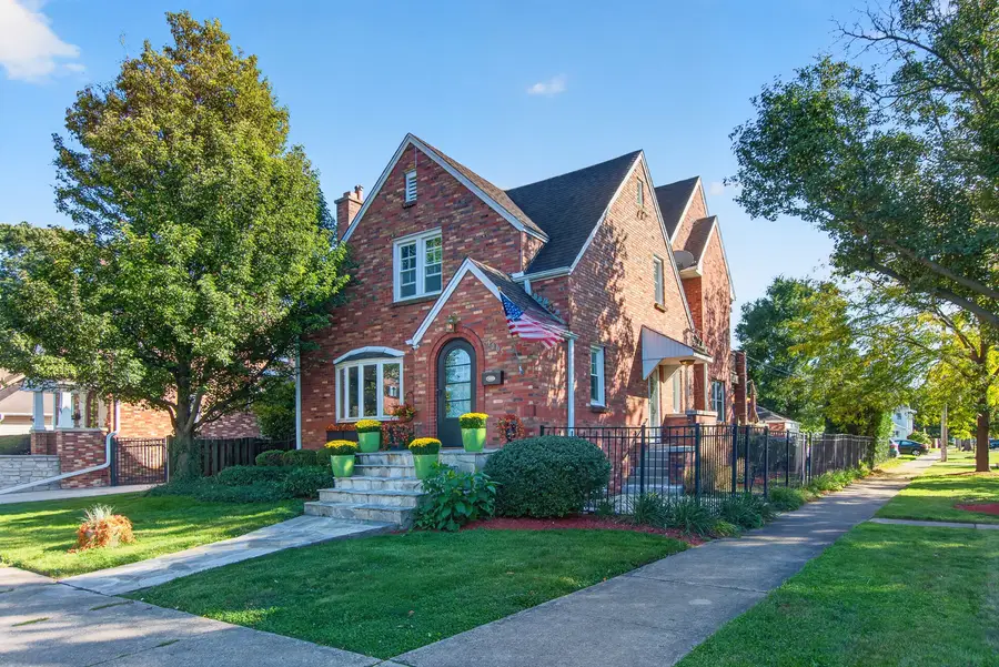 1005 Woodlawn Avenue, Des Plaines, IL 60016 - #2