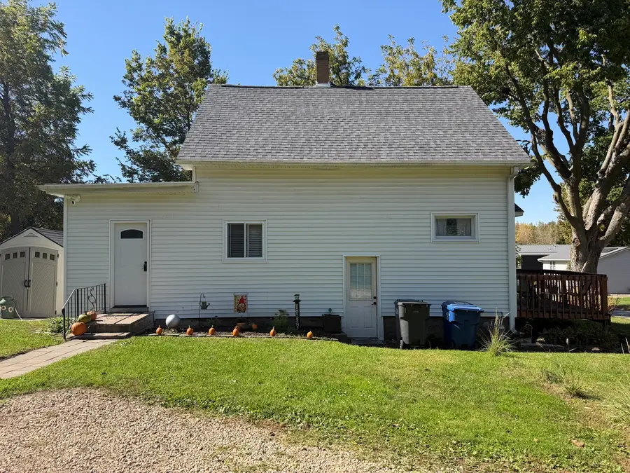 1815 22nd Avenue S, Clinton, IA 52372 - #3