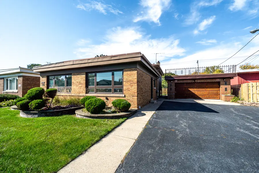 9016 S Constance Avenue, Chicago, IL 60617 - #2