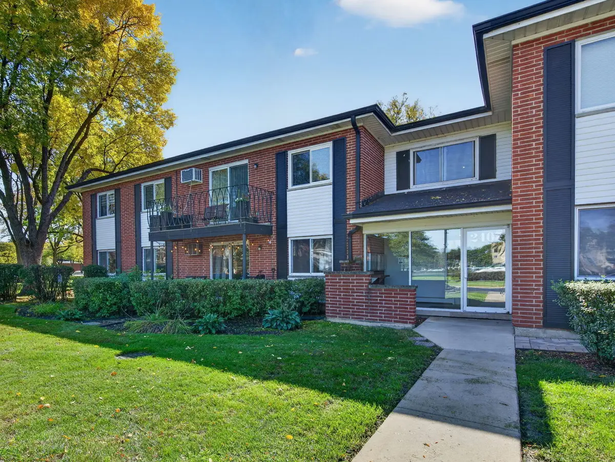 2407 E Brandenberry Court #1L, Arlington Heights, IL 60004 - #1