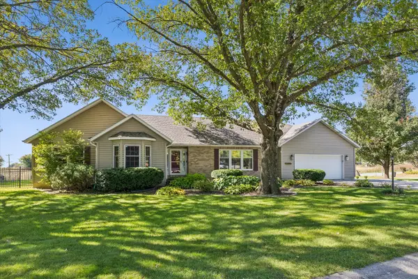 7095 Holdorf Drive, Blue Grass, IA 52726