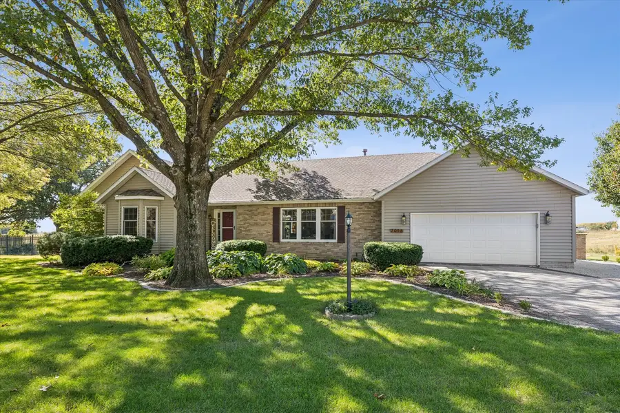 7095 Holdorf Drive, Blue Grass, IA 52726 - #2