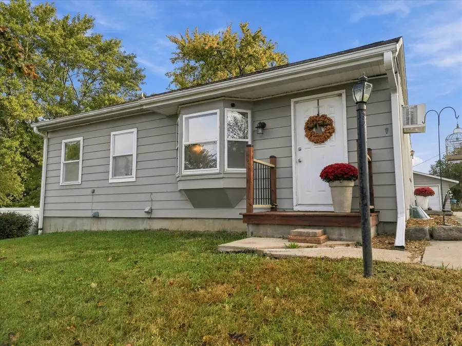 1103 Chicago Avenue, Dixon, IL 61021 - #2