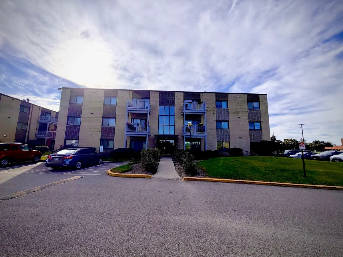 674 Pinecrest Drive #302, Prospect Heights, IL 60070 - #1