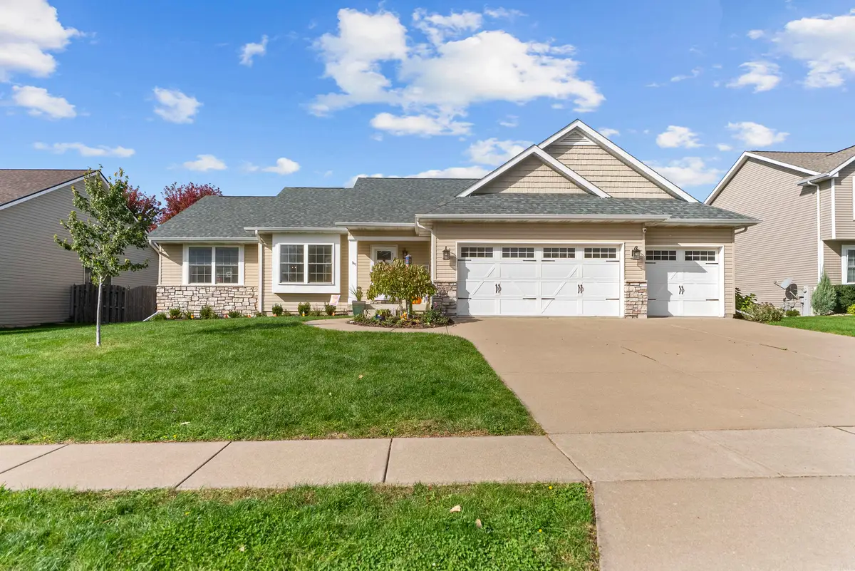 6612 Dorothys Drive, Bettendorf, IA 52722 - #1