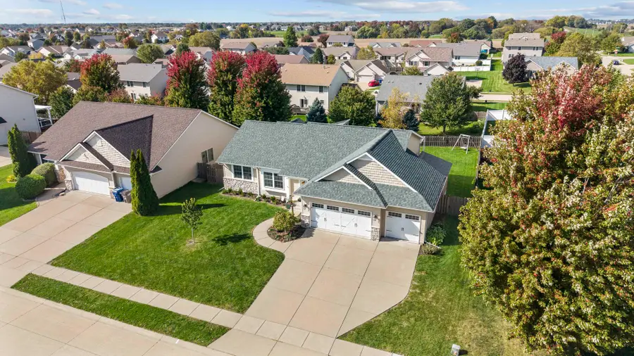 6612 Dorothys Drive, Bettendorf, IA 52722 - #2