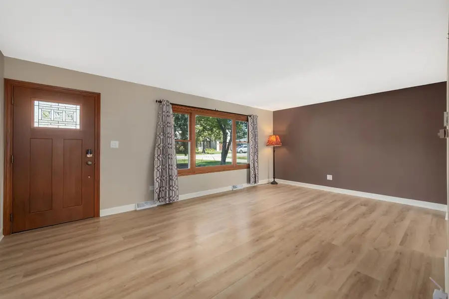 217 Holly Avenue, Darien, IL 60561 - #3
