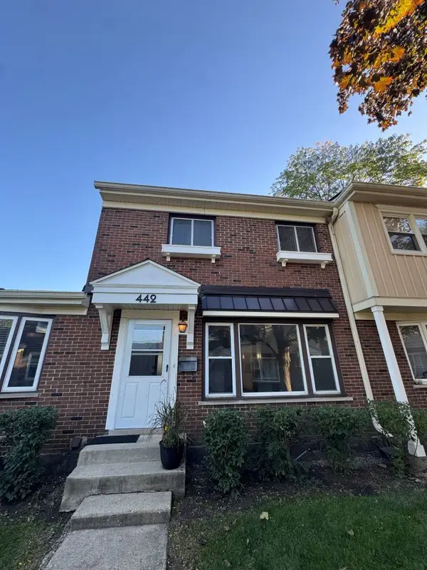 442 Congress Court #9, Wood Dale, IL 60191