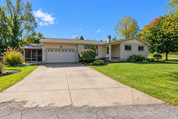 135 Hickory Road, Lake In The Hills, IL 60156
