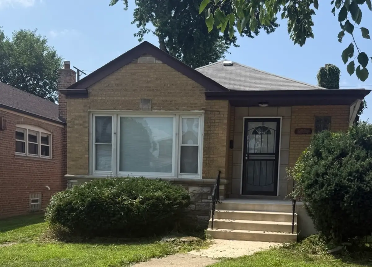 8926 S Paxton Avenue, Chicago, IL 60617 - #1