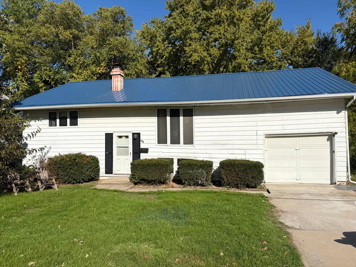 808 N Jefferson Avenue, Dixon, IL 61021 - #1