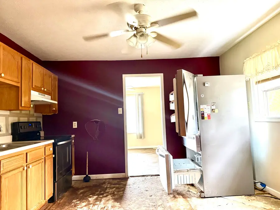 1100 W Concord Street, Marion, IL 62959 - #2