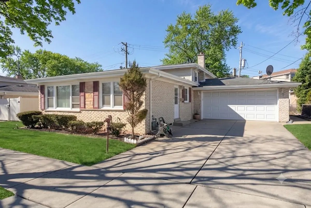 8516 N Ozanam Avenue, Niles, IL 60714 - #1