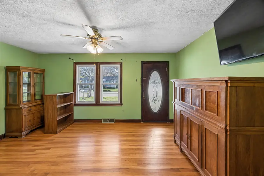 142 S Douglas Avenue, Bradley, IL 60915 - #3