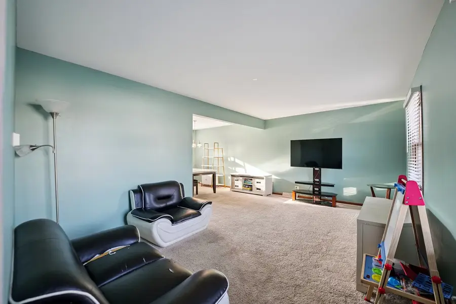 532 Shenandoah Trail, Elgin, IL 60123 - #3