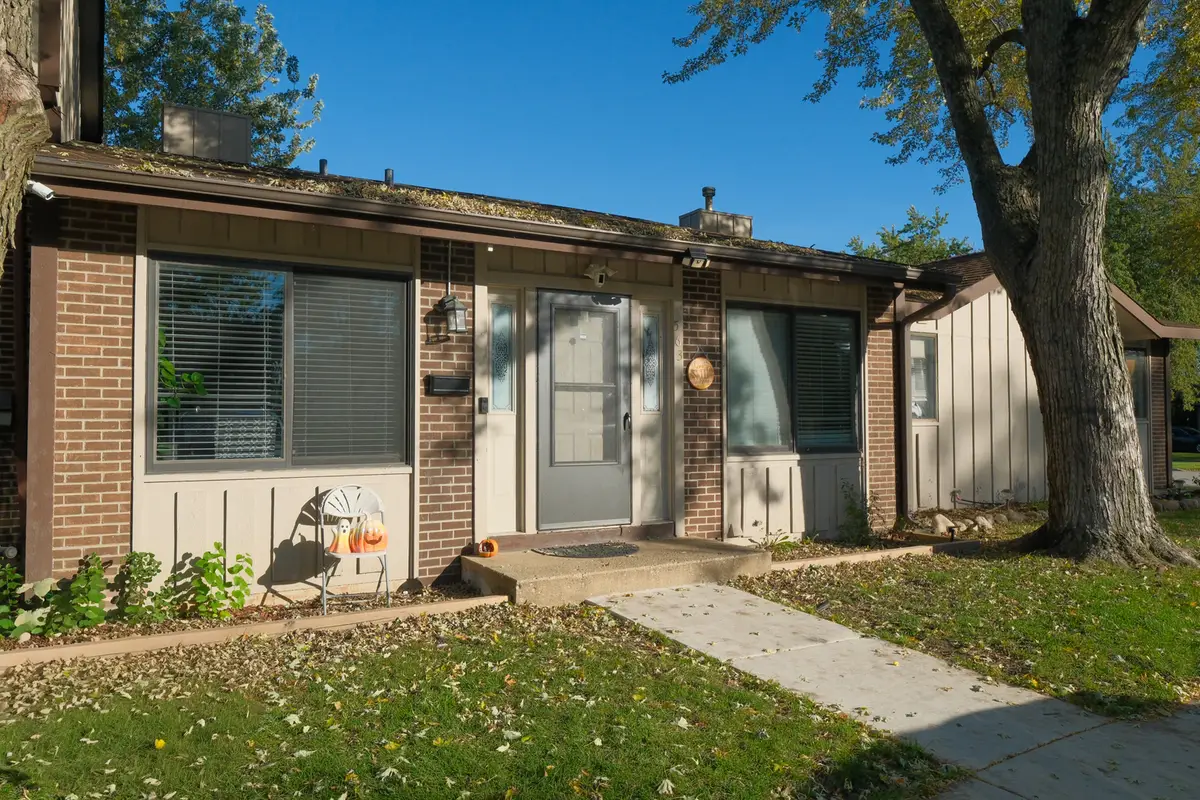 563 Forum Drive, Roselle, IL 60172 - #1
