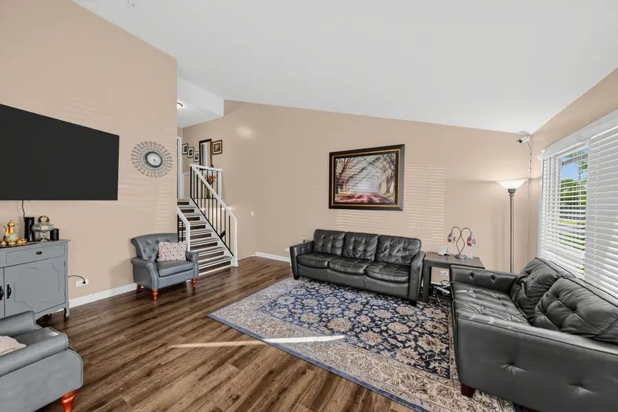 563 Forum Drive, Roselle, IL 60172 - #2