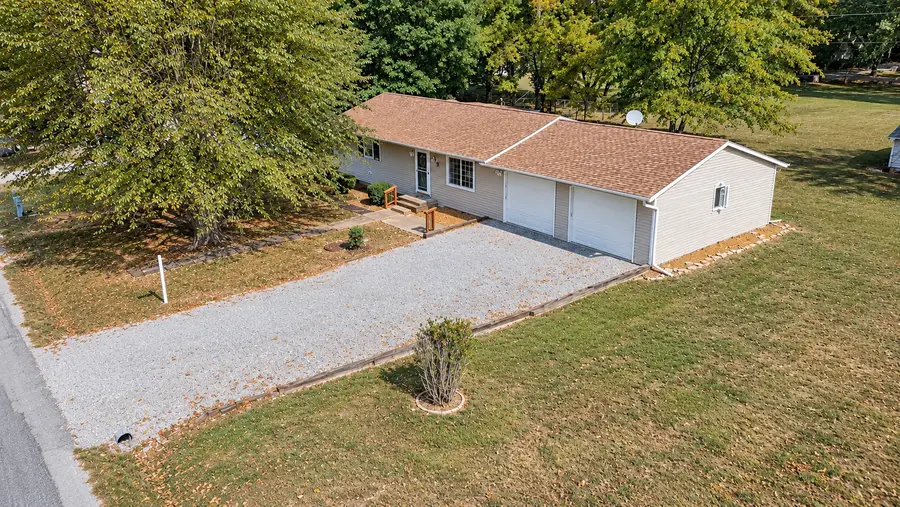 1200 S Wilson Street, Benton, IL 62812 - #2