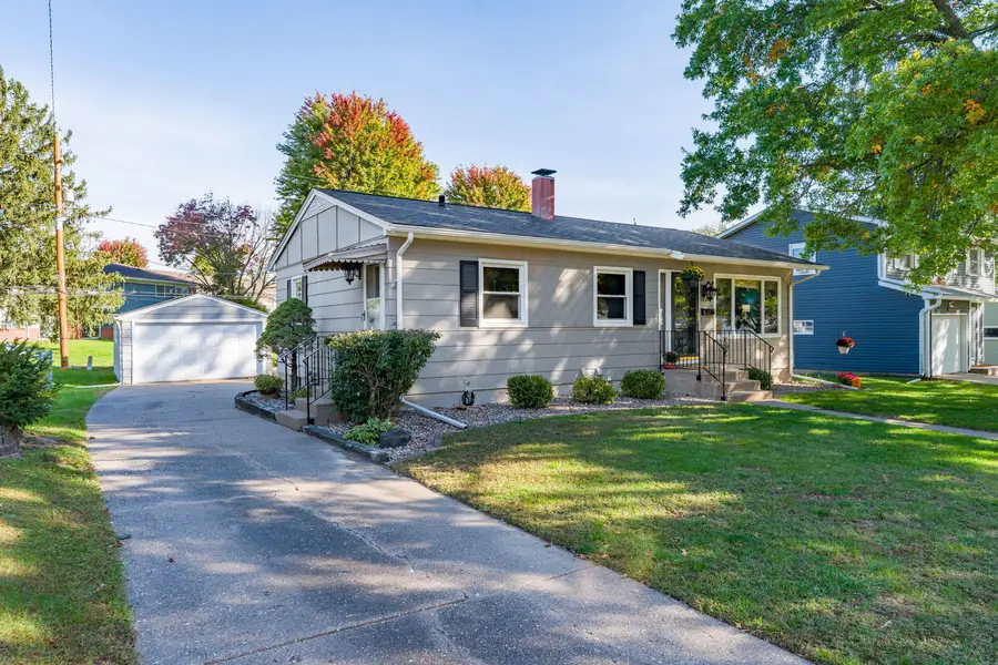 1828 E 32nd Street, Davenport, IA 52807 - #2