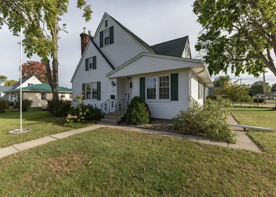 702 4th Avenue, Camanche, IA 52730 - #2