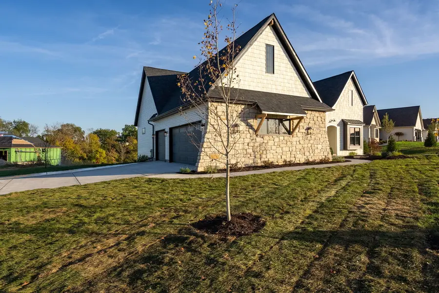 7175 Spring Creek Drive, Bettendorf, IA 52722 - #2